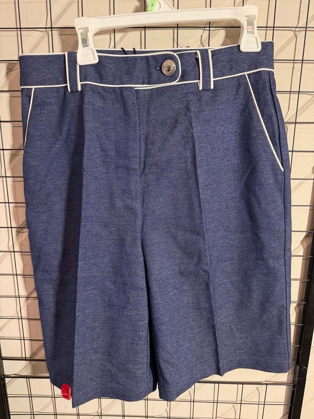 Contrast Piping Mid Waist Bermuda Shorts
